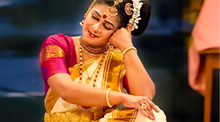 Mohiniyattam dancer in traditional Kerala costume, Adelaide